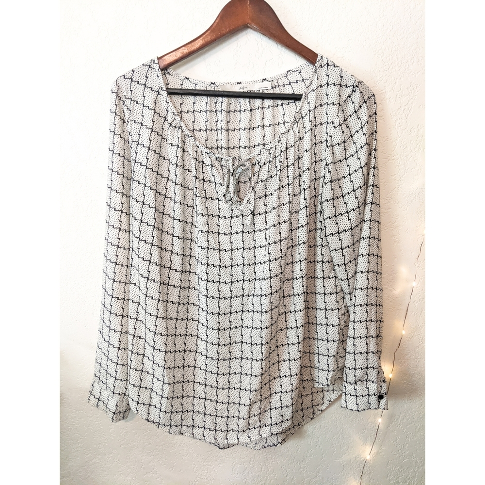 Black and white pattern top